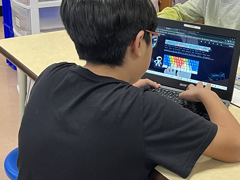 A fourth-grade kid tpes on his Chromebook.
